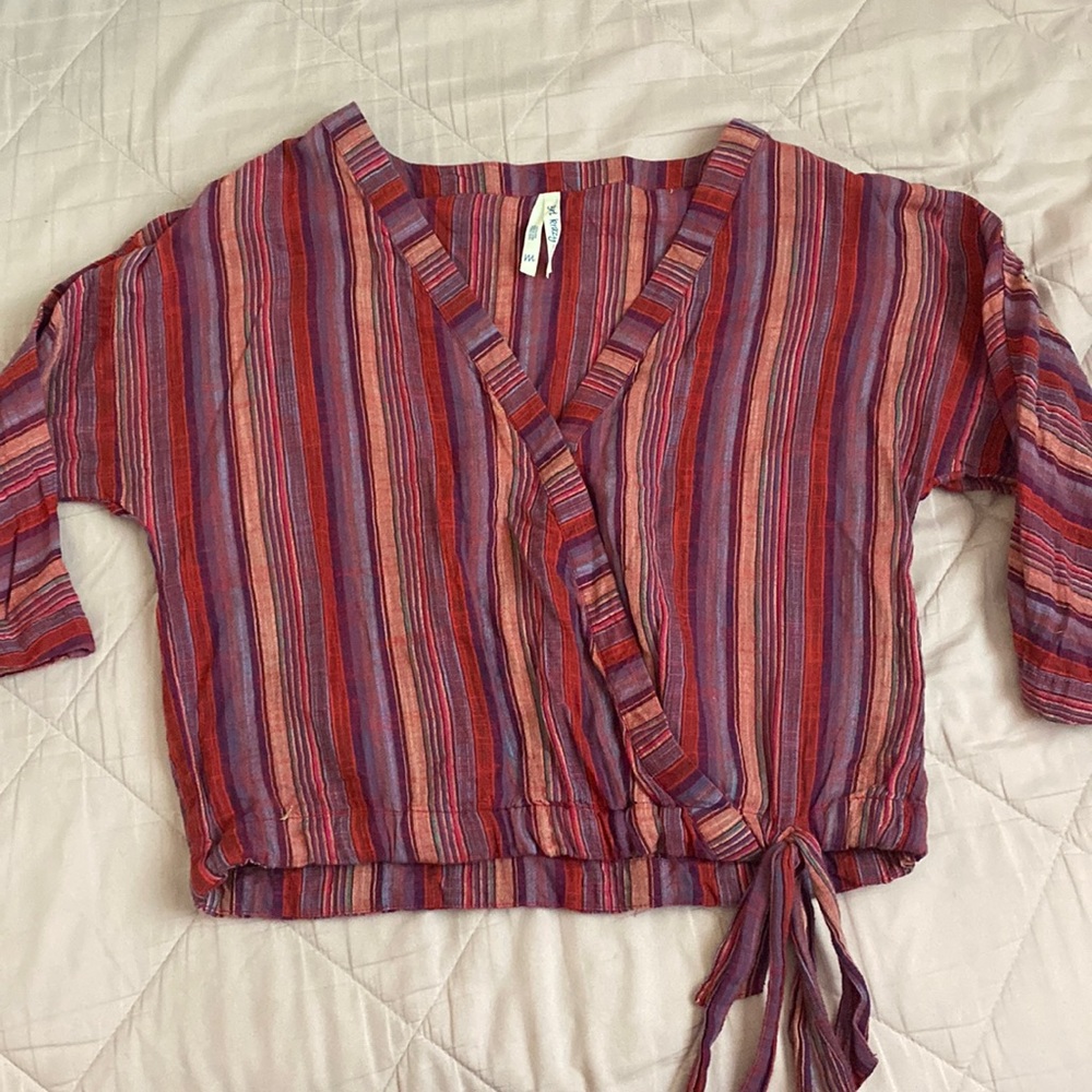 cute beach shirt, size medium, can fit small